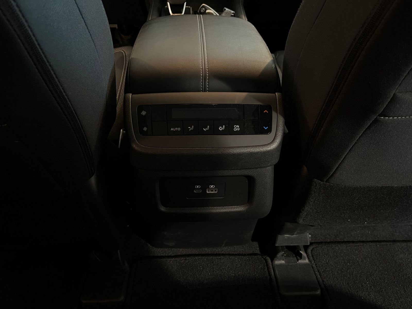 Used 2025 Nissan Pathfinder SV FWD image 24