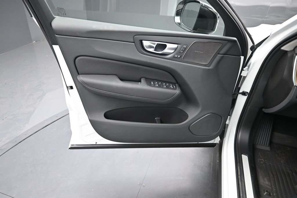 New 2027 Volvo XC60 T8 Ultra AWD/4WD image 10