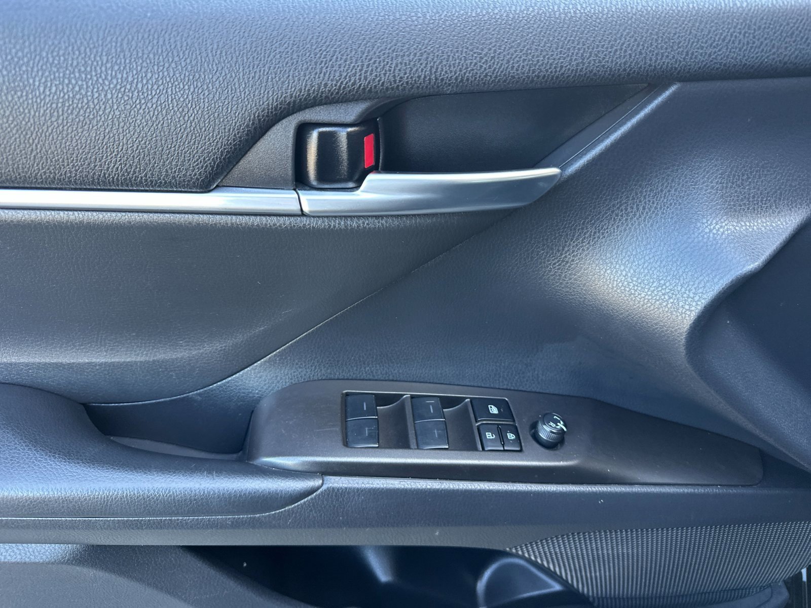 Used 2023 Toyota Camry SE image 10