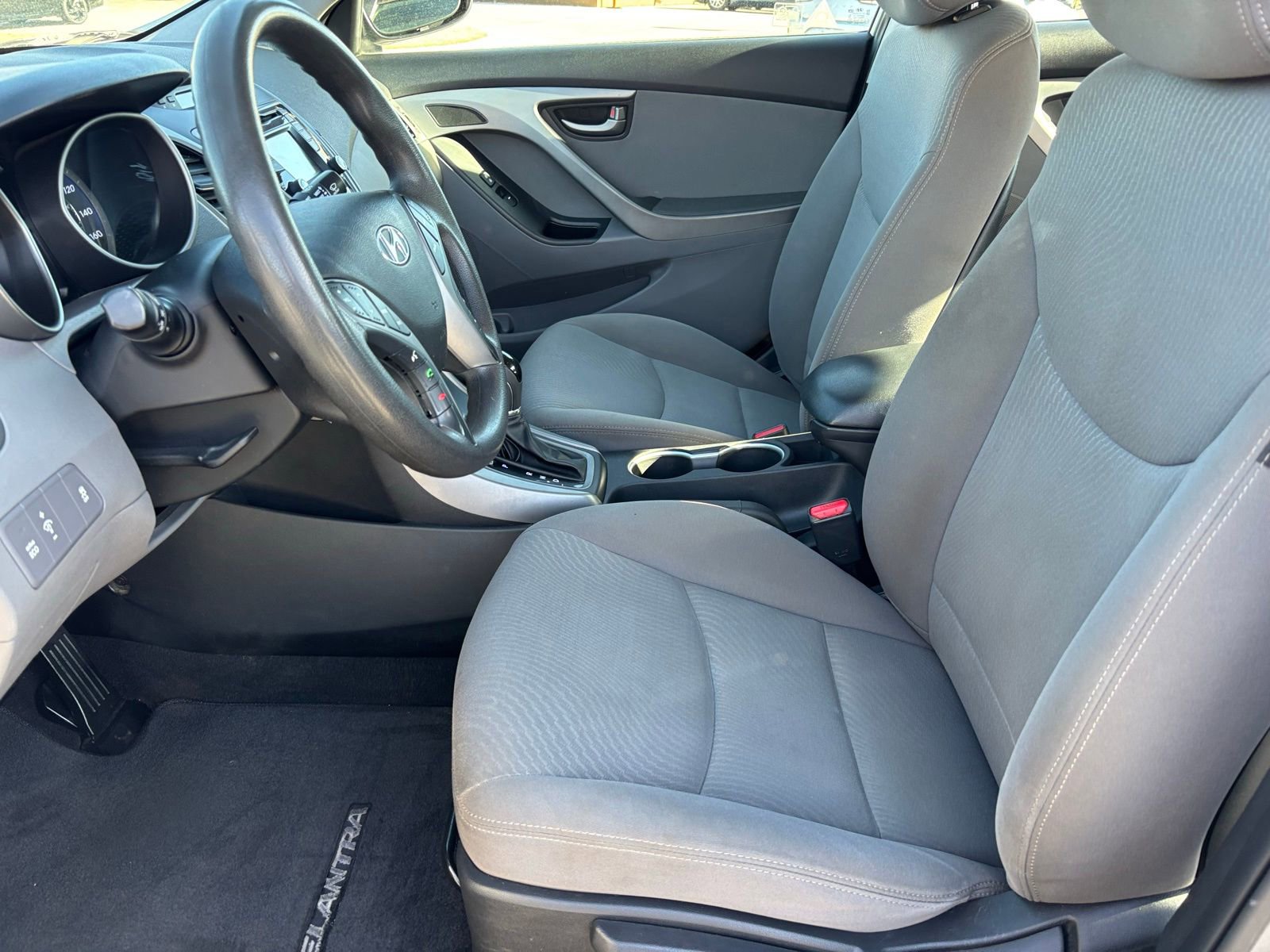 Used 2015 Hyundai Elantra SE w/ Option Group 02 FWD image 12