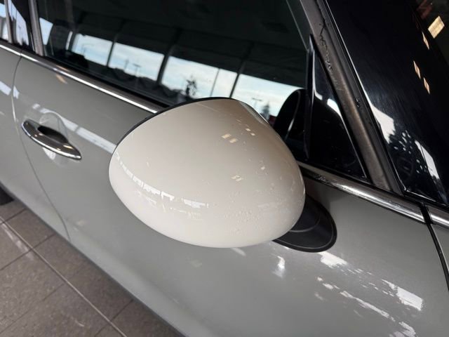 Used 2016 MINI Cooper 4-Door Hardtop image 11