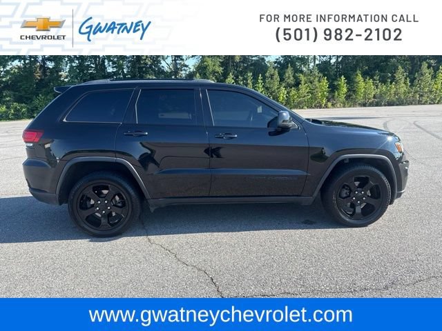 Used 2019 Jeep Grand Cherokee Laredo AWD/4WD image 4