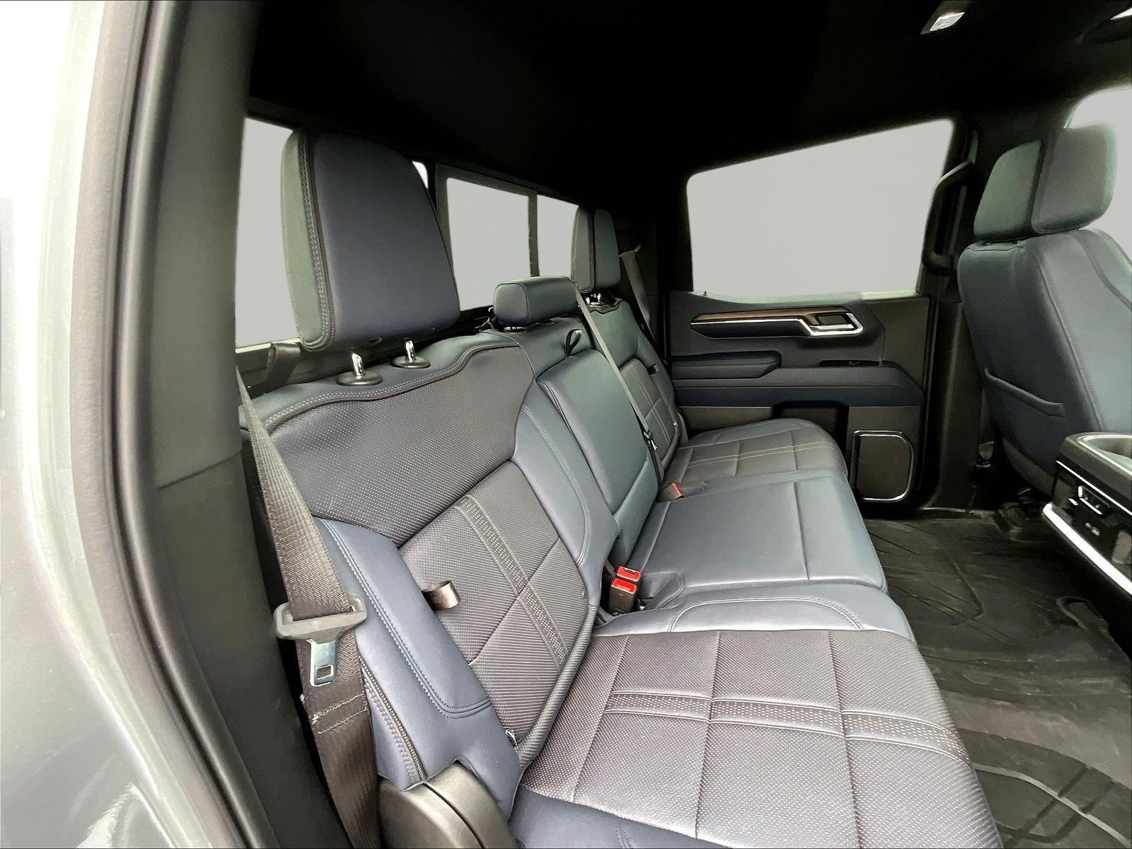 Used 2024 Chevrolet Silverado 1500 High Country w/ High Country Premium Package AWD/4WD image 25
