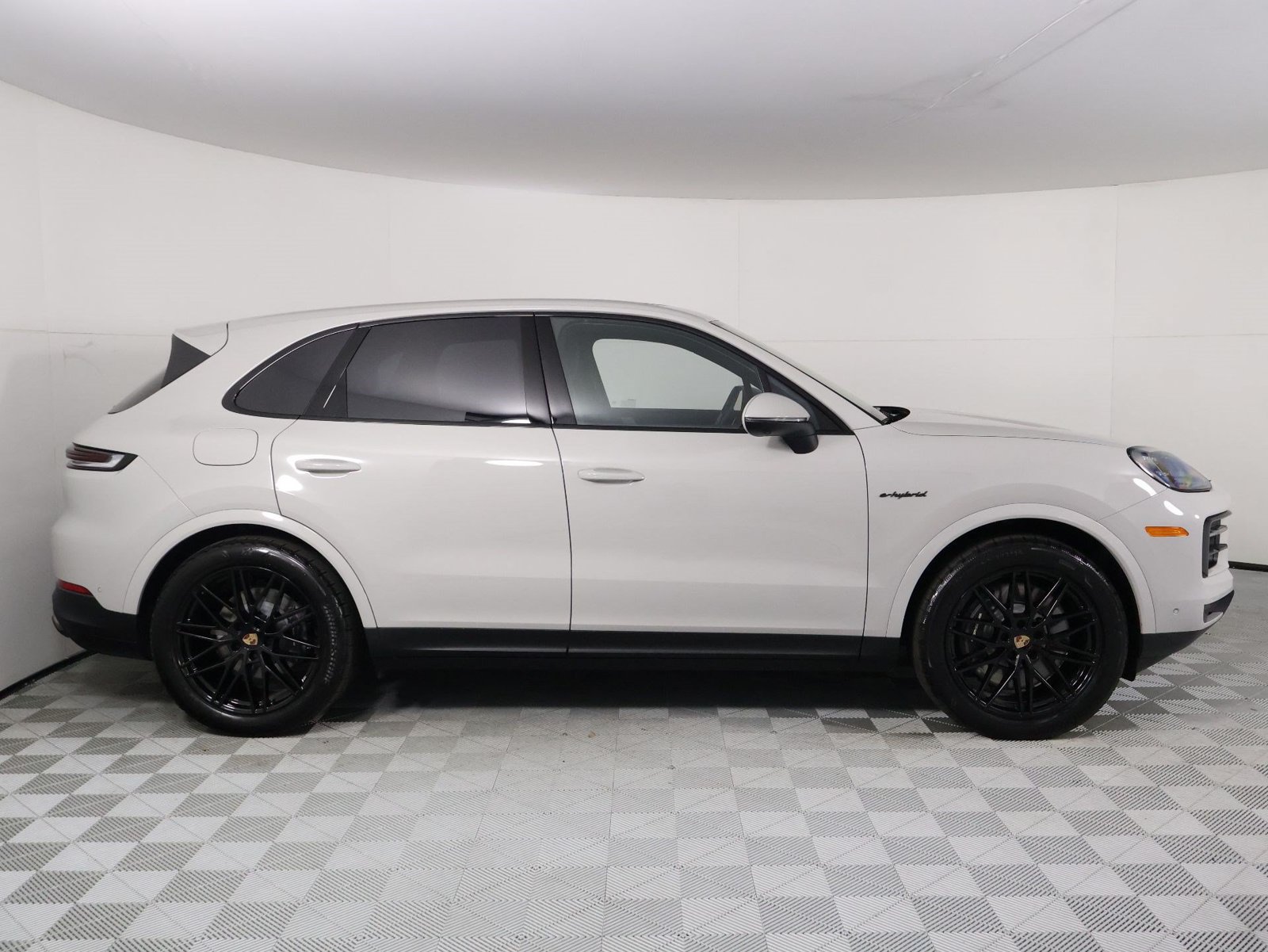 Certified 2026 Porsche Cayenne E-Hybrid AWD/4WD image 8