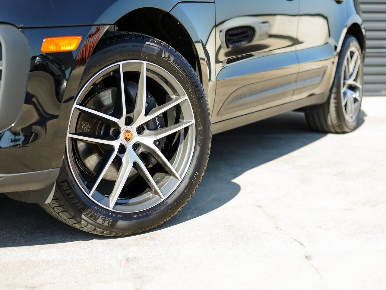 Certified 2025 Porsche Macan image 12