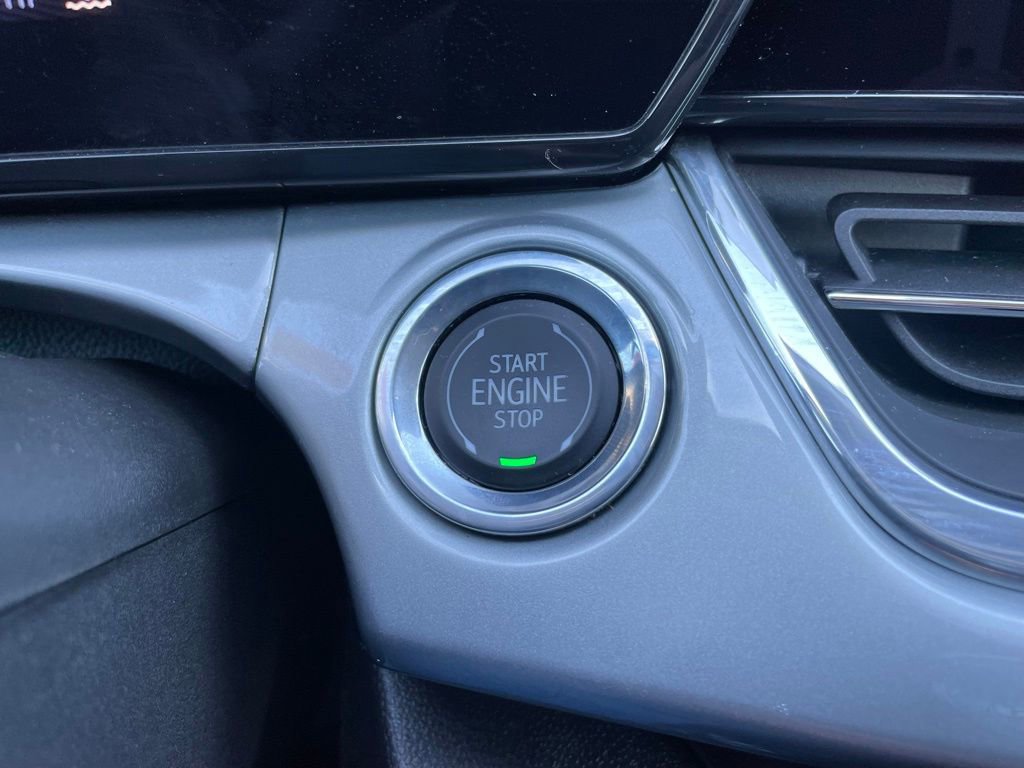 Used 2025 Chevrolet Trax LT FWD image 44