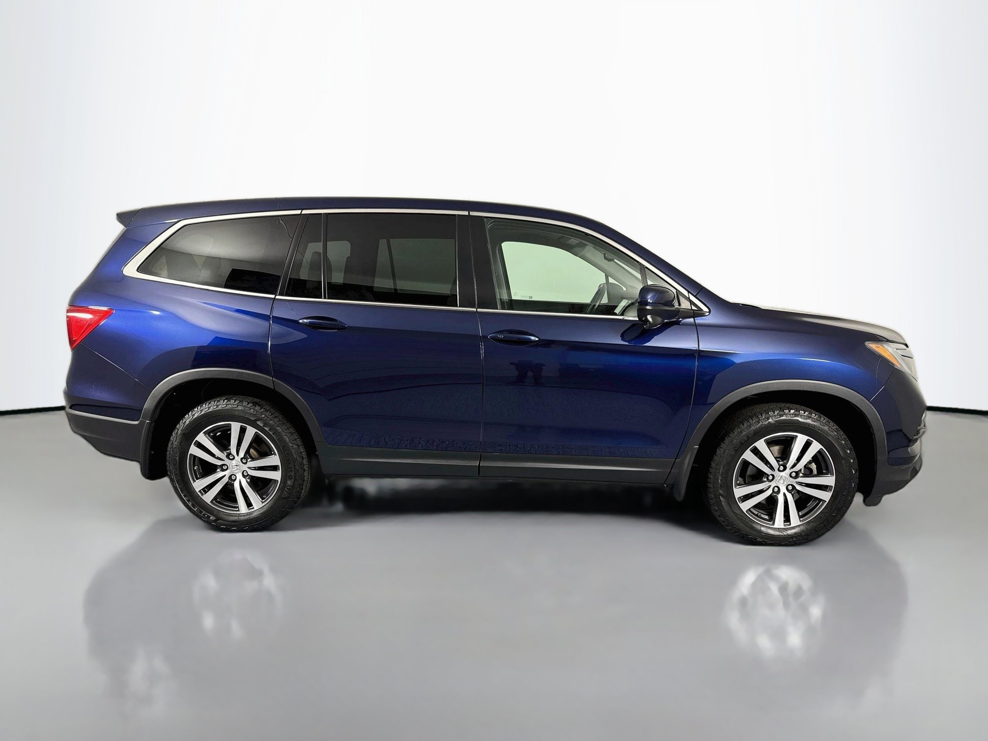 Used 2017 Honda Pilot EX-L image 4