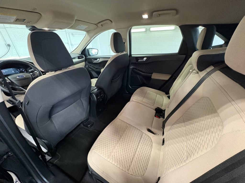 Used 2020 Ford Escape SE image 29