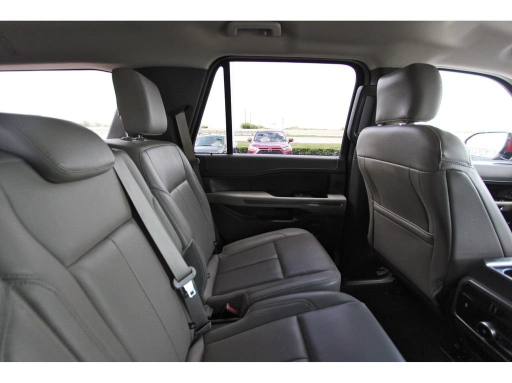 Used 2018 Ford Expedition XLT w/ Equipment Group 202A RWD image 13
