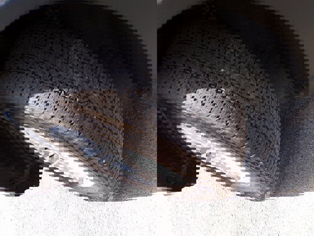 Used 2020 Ford Explorer XLT w/ Equipment Group 202A image 2