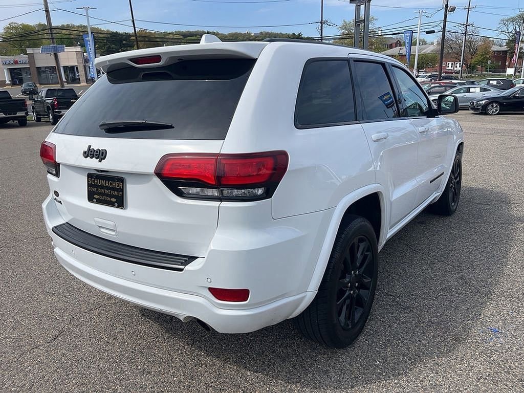Used 2019 Jeep Grand Cherokee Altitude AWD/4WD image 7