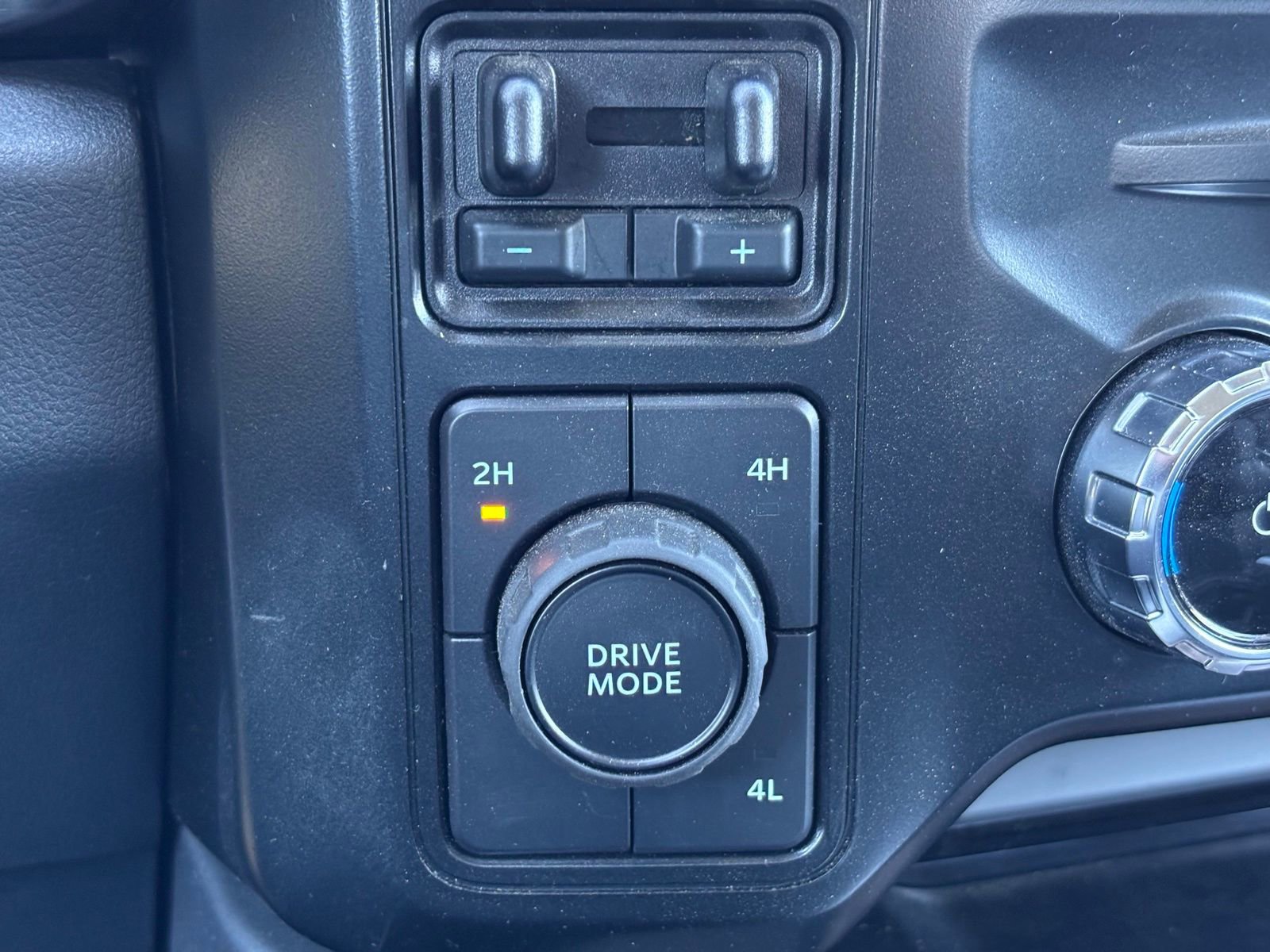 Used 2024 Ford F450 4x4 Crew Cab Super Duty image 7