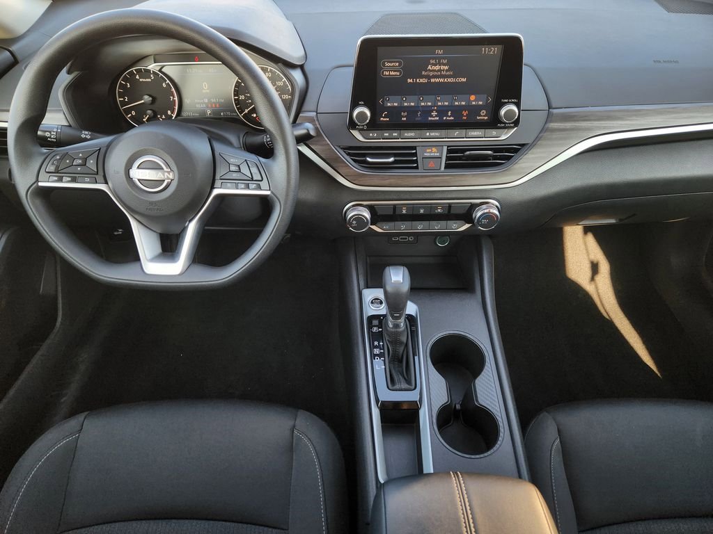 Used 2025 Nissan Altima 2.5 SV image 26