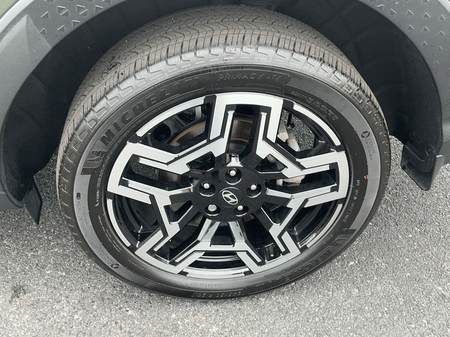 Certified 2025 Hyundai Santa Cruz Limited AWD/4WD image 14