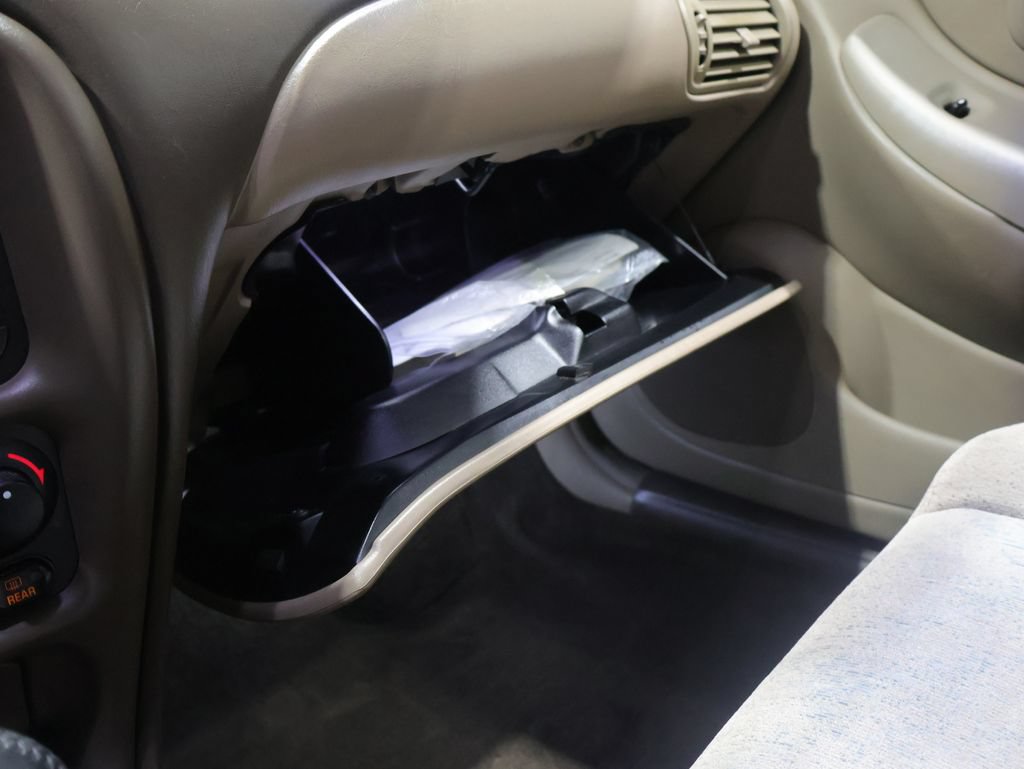 Used 2000 Oldsmobile Intrigue GL FWD image 26
