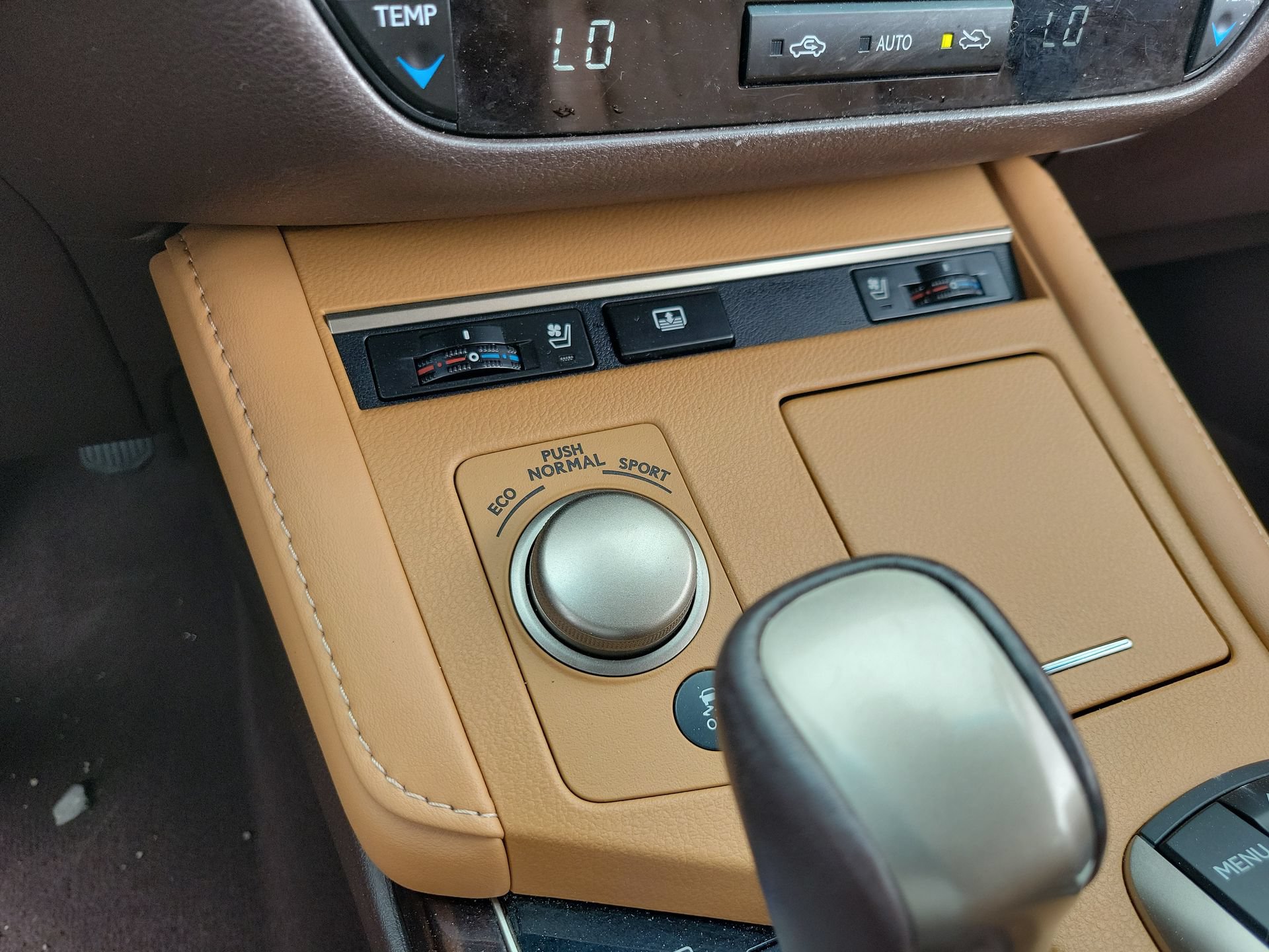 Used 2016 Lexus ES 350 w/ Luxury Package w/Wood Trim FWD image 26