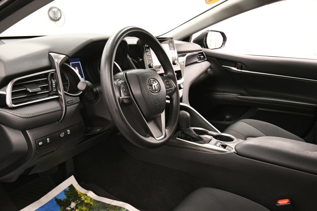 Used 2022 Toyota Camry LE FWD image 17