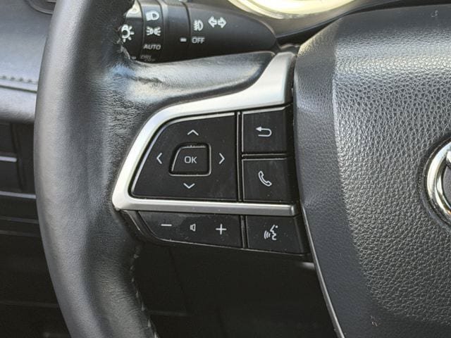 Used 2022 Toyota Highlander XSE FWD image 13