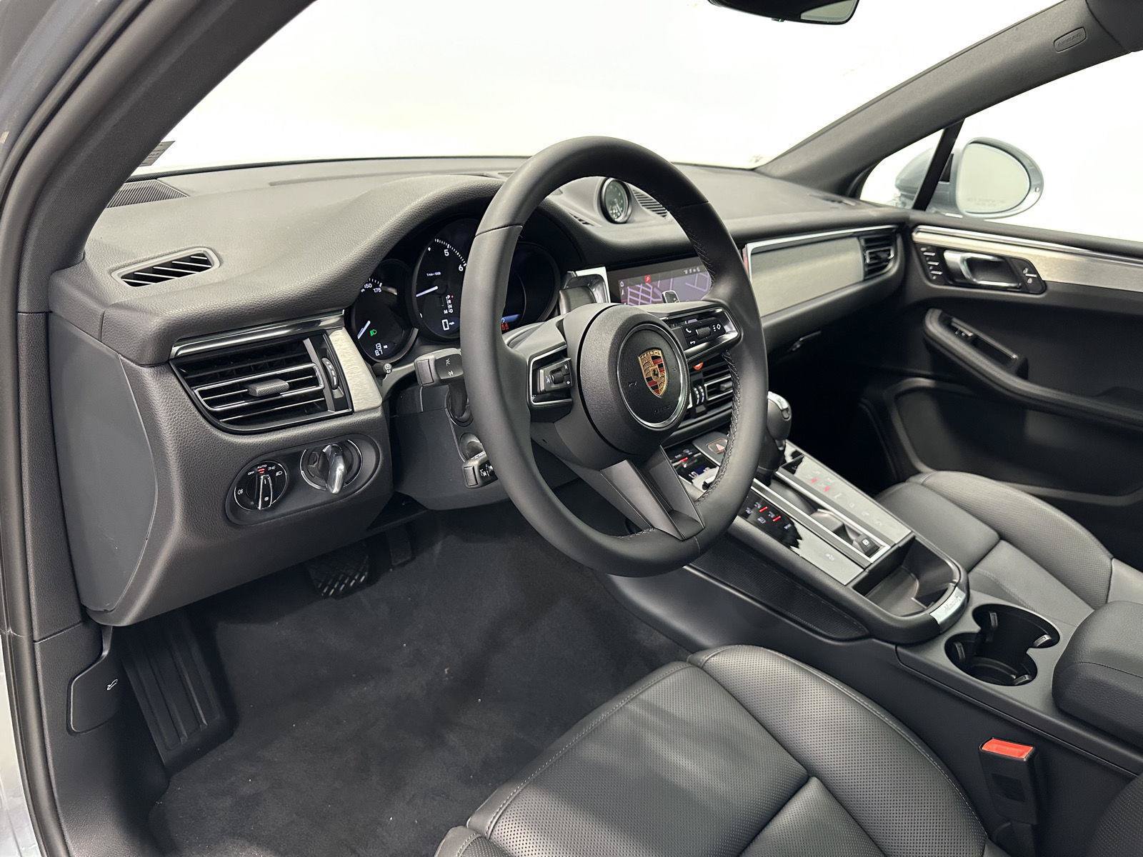 New 2026 Porsche Macan AWD/4WD image 4