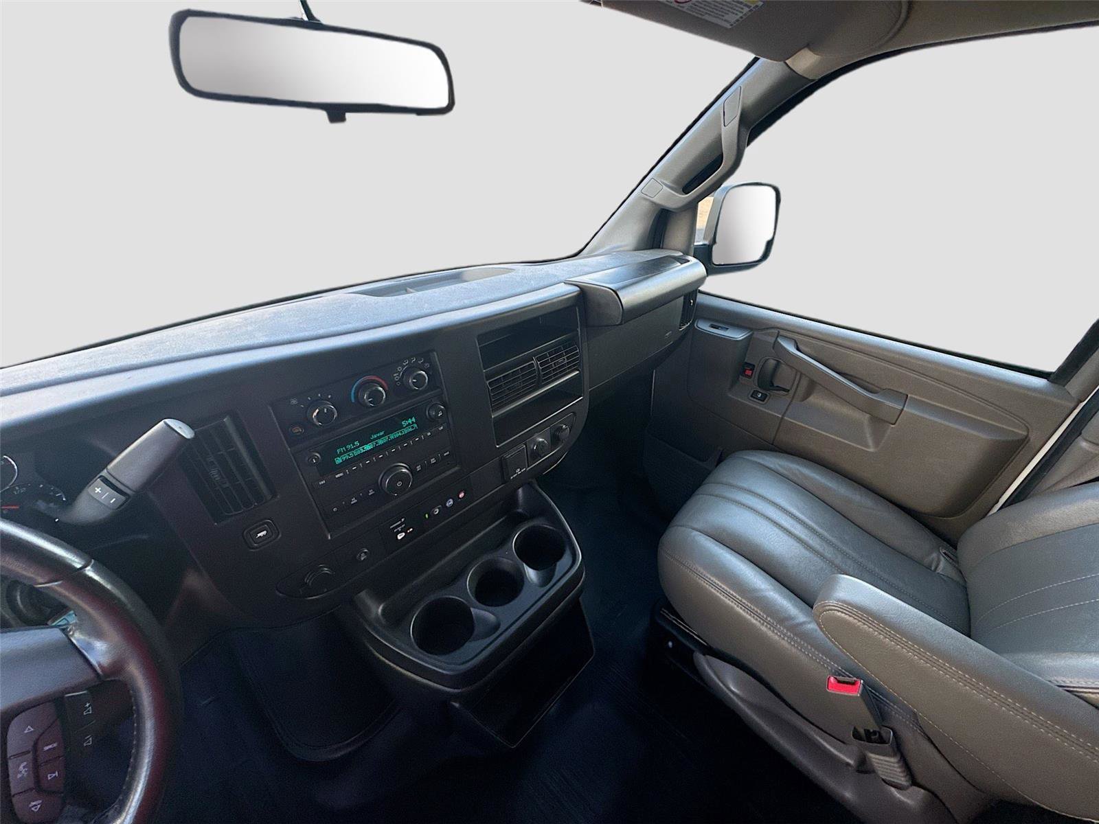 Used 2022 Chevrolet Express 3500 LS image 8