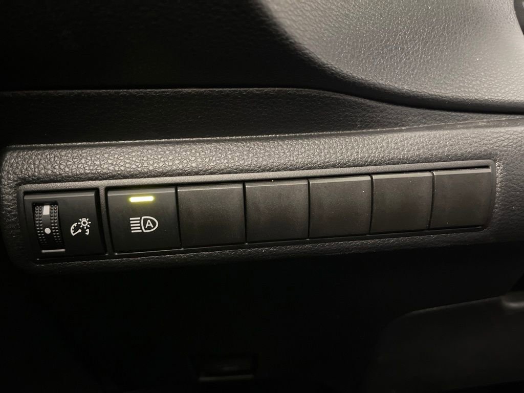 Certified 2025 Toyota Corolla LE image 28