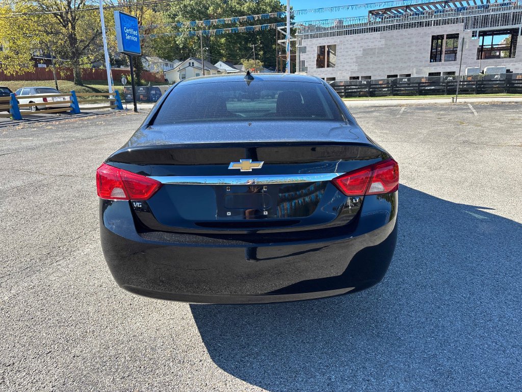 Used 2017 Chevrolet Impala LT FWD image 4