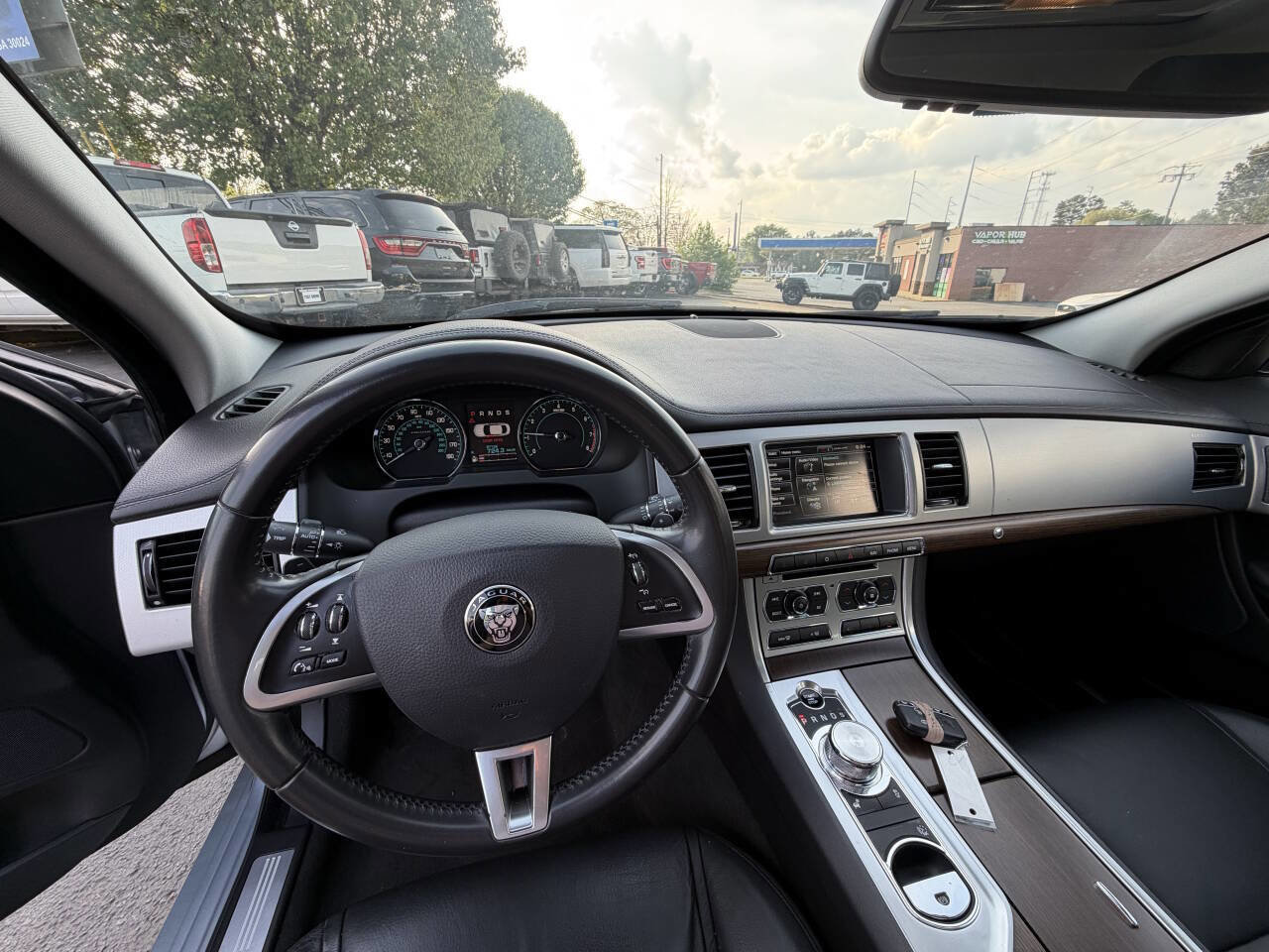 Used 2014 Jaguar XF RWD image 13