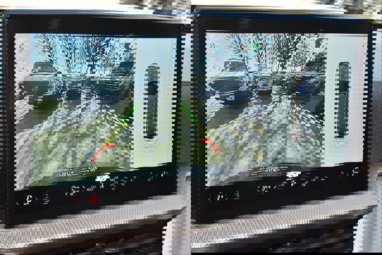 Certified 2025 Ford Explorer Active w/ Active Comfort Package image 29