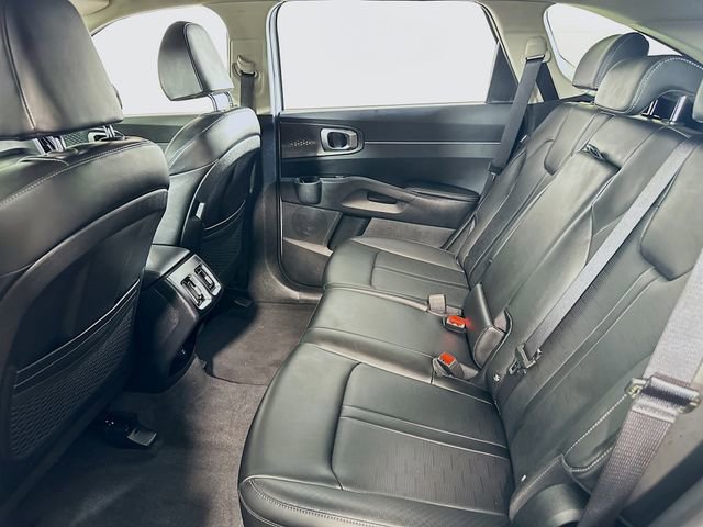 Used 2025 Kia Sorento S image 16