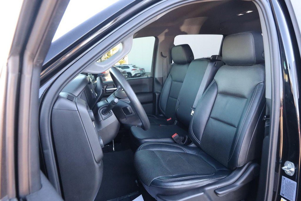 Used 2021 Chevrolet Silverado 2500 Custom w/ Custom Value Package image 7