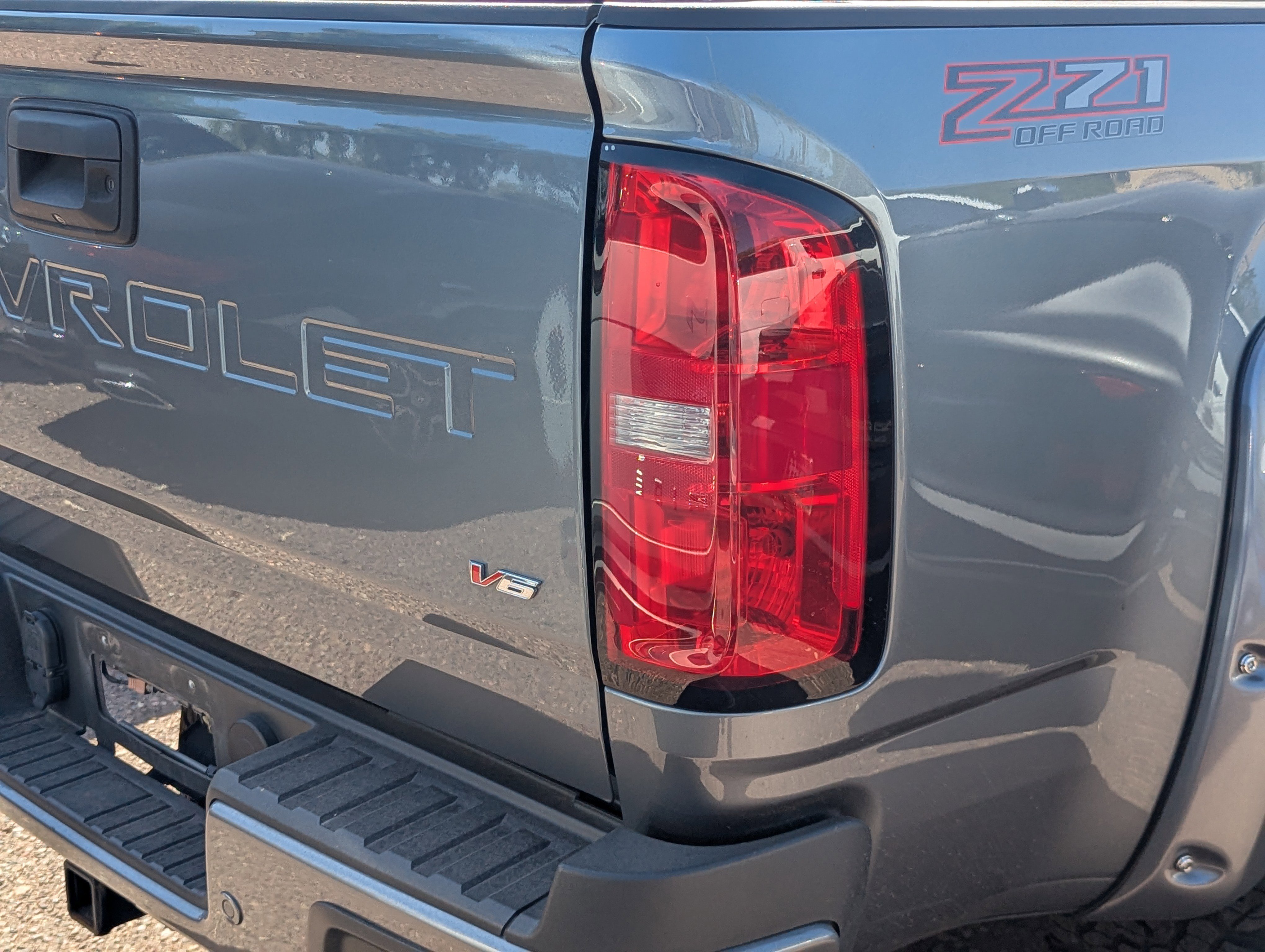 Used 2022 Chevrolet Colorado Z71 w/ Safety Package image 13