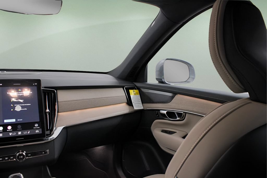 Certified 2026 Volvo XC90 B6 Plus w/ Protection Package Premier AWD/4WD image 15