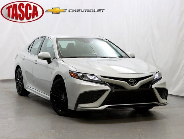 Used 2023 Toyota Camry XSE image 1