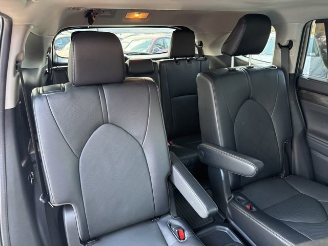 Used 2023 Toyota Highlander Platinum image 27