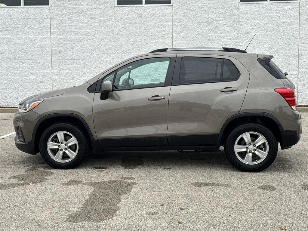 Used 2022 Chevrolet Trax LT w/ LT Convenience Package image 10