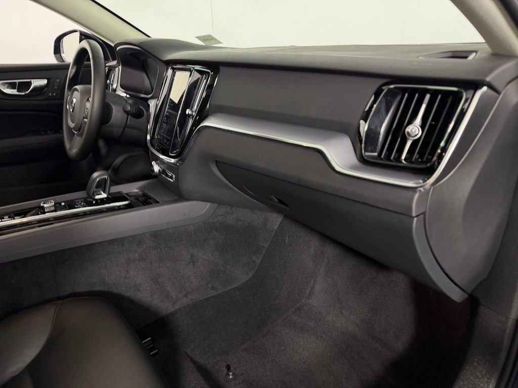 Used 2025 Volvo S60 B5 Core image 32