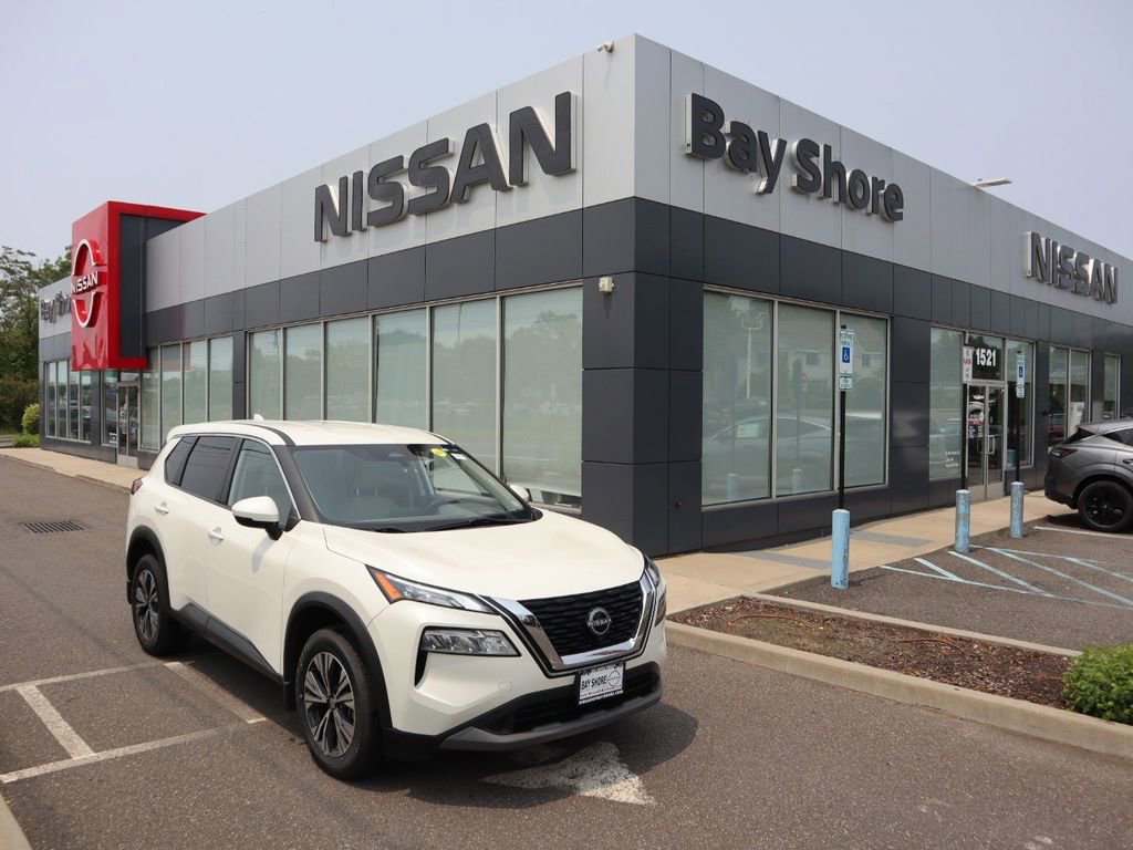 Certified 2022 Nissan Rogue SV image 1