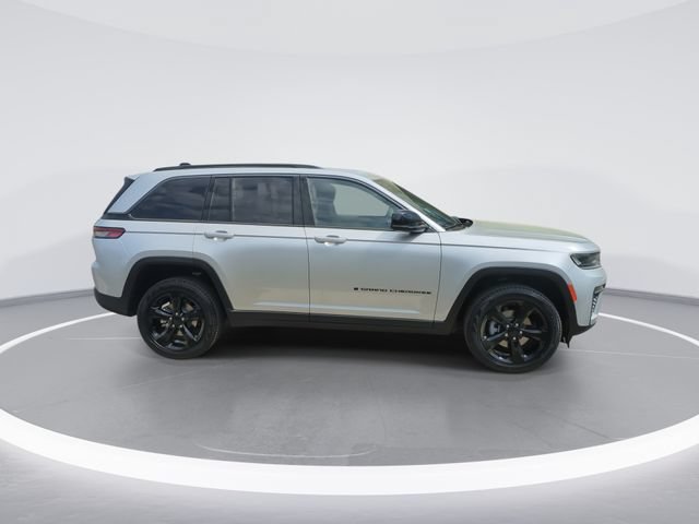 New 2026 Jeep Grand Cherokee Limited w/ Limited Altitude Package AWD/4WD image 9