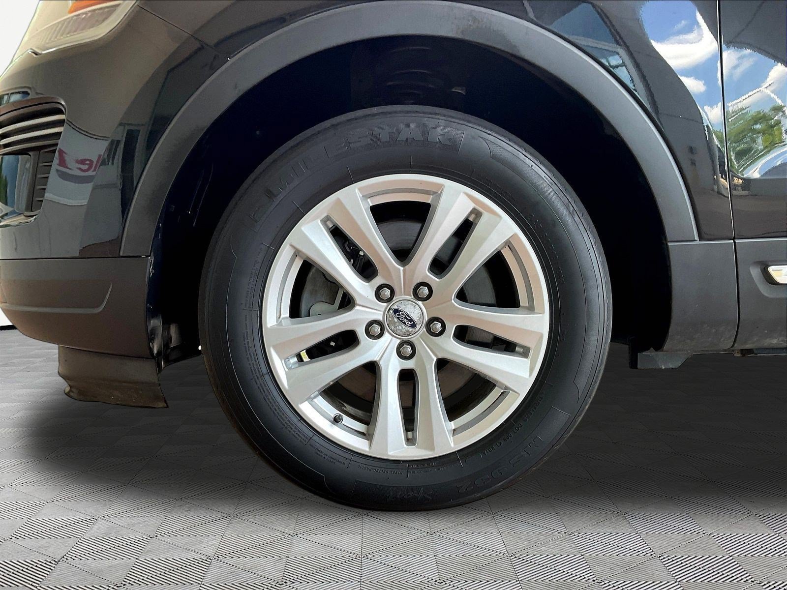 Used 2018 Ford Explorer XLT AWD/4WD image 33