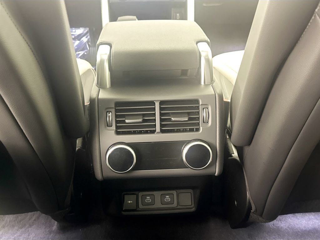 New 2026 Land Rover Discovery S AWD/4WD image 25
