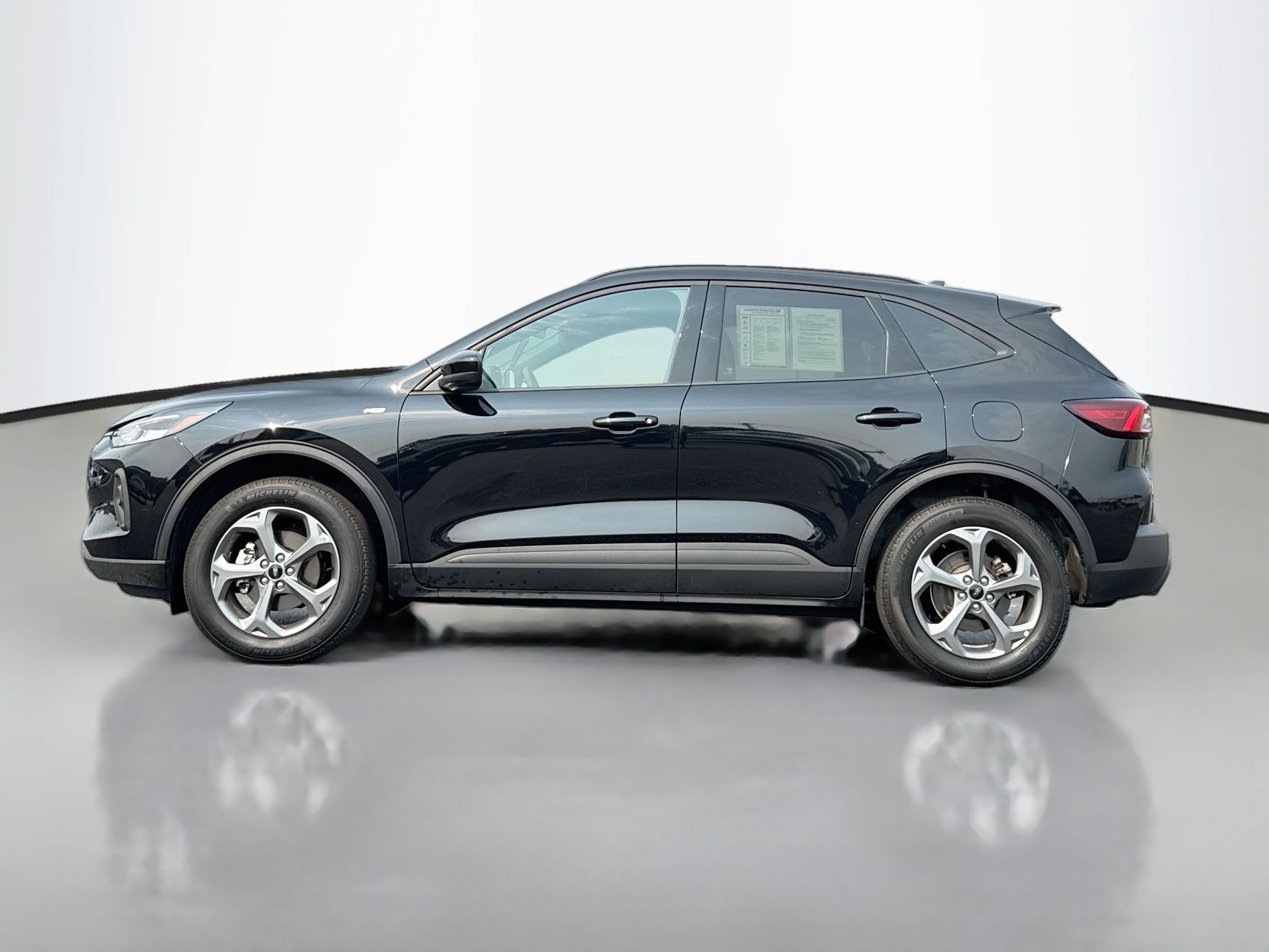 Certified 2025 Ford Escape ST-Line Select AWD/4WD image 4