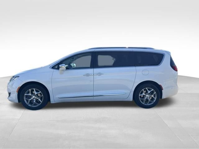 Used 2017 Chrysler Pacifica Limited w/ UConnect Theater Package FWD image 6