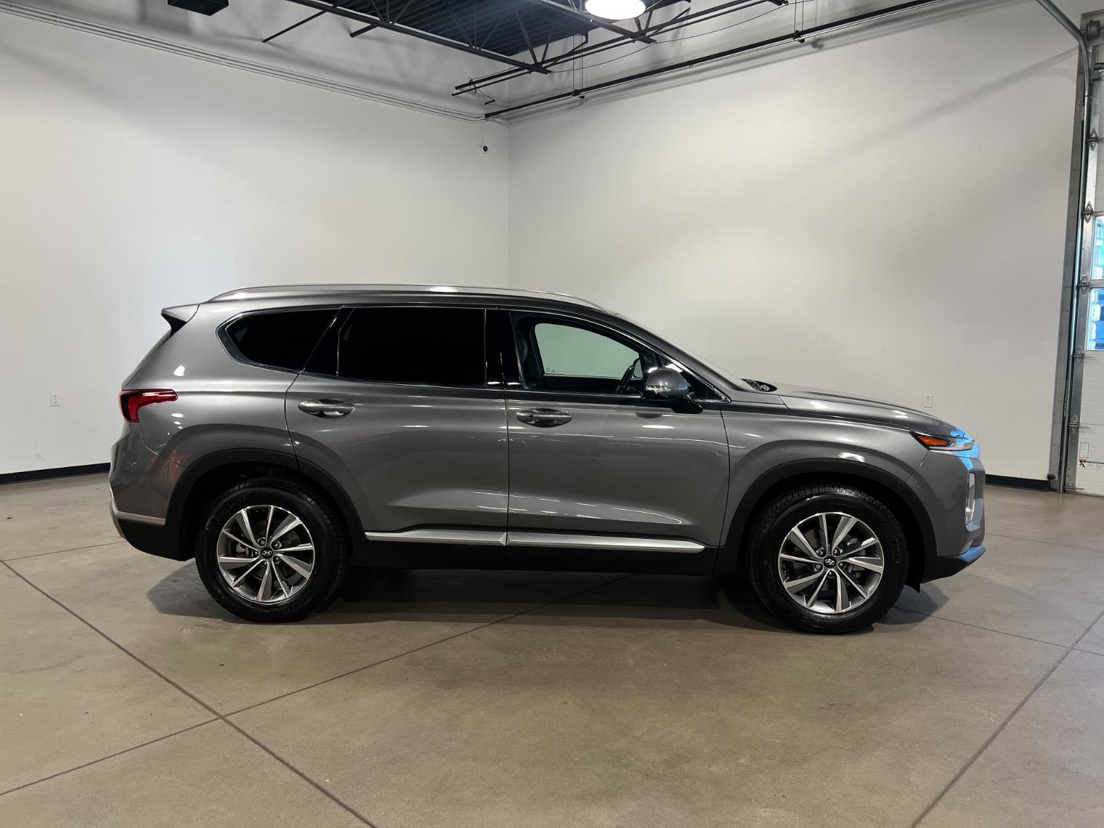 Used 2019 Hyundai Santa Fe Limited image 2