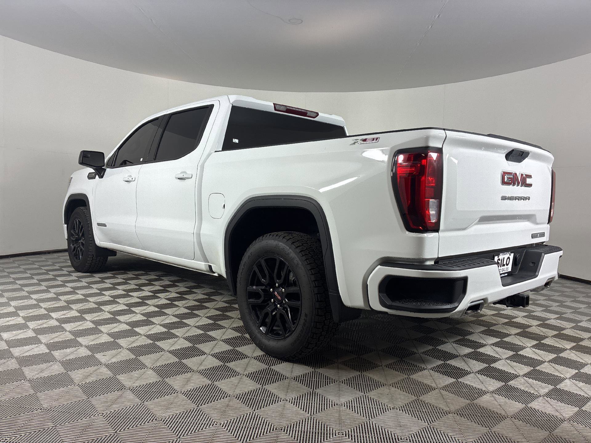 Used 2020 GMC Sierra 1500 Elevation w/ Elevation Value Package image 3