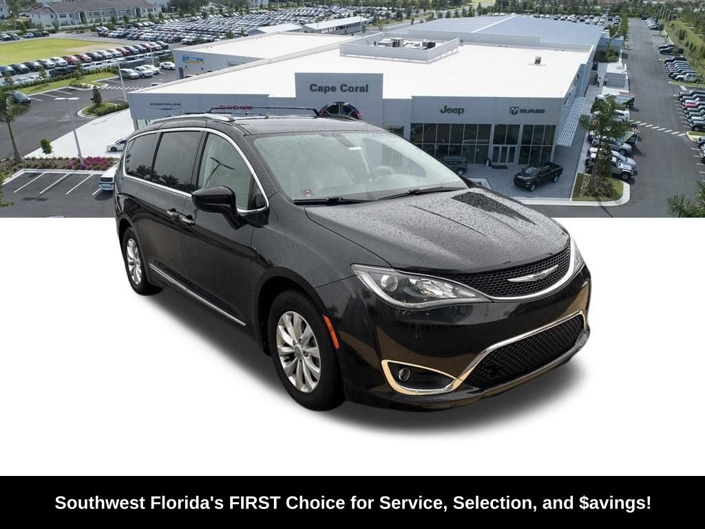 Used 2018 Chrysler Pacifica Touring-L FWD video 2