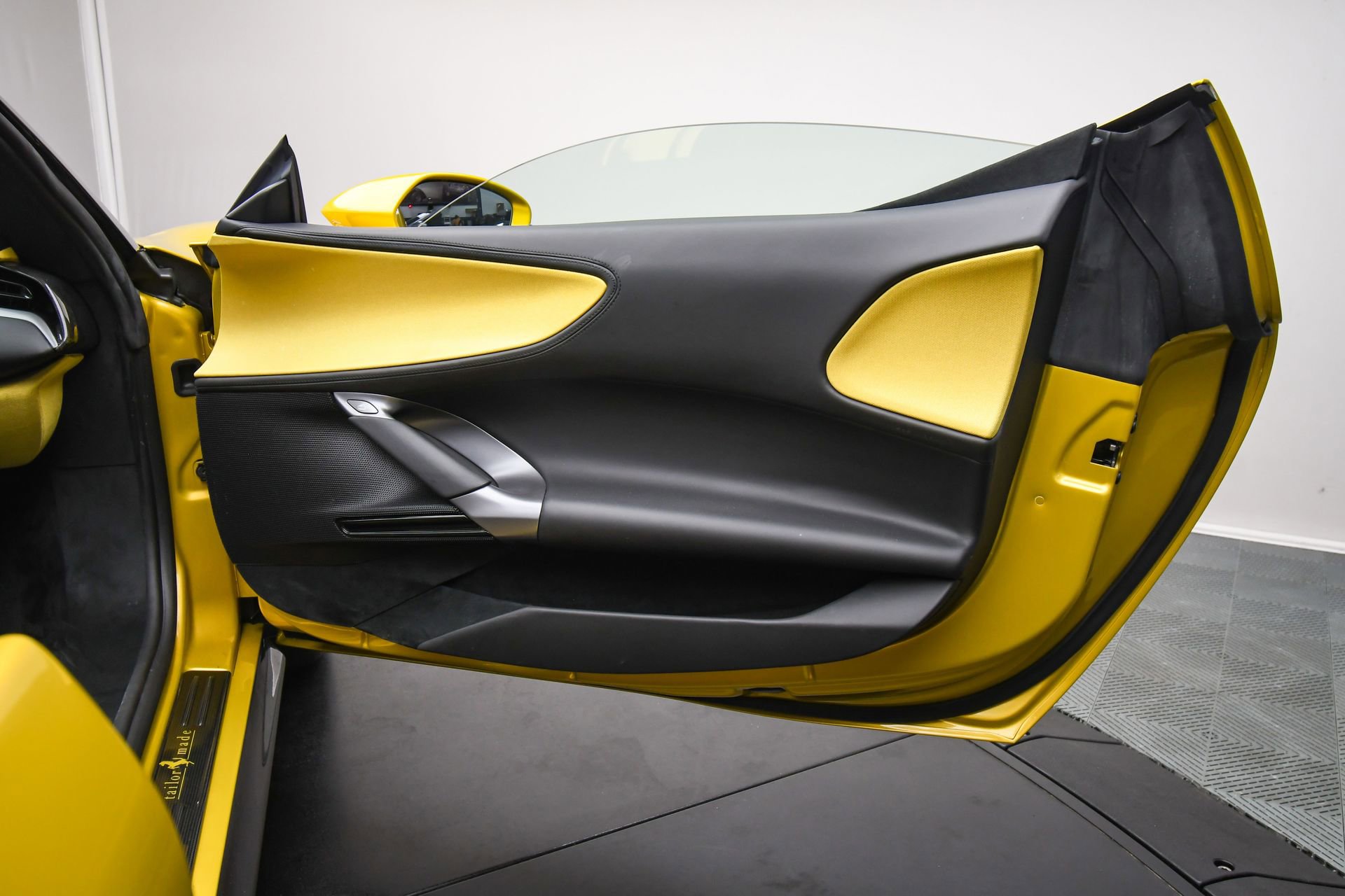 Used 2022 Ferrari SF90 Spider image 50