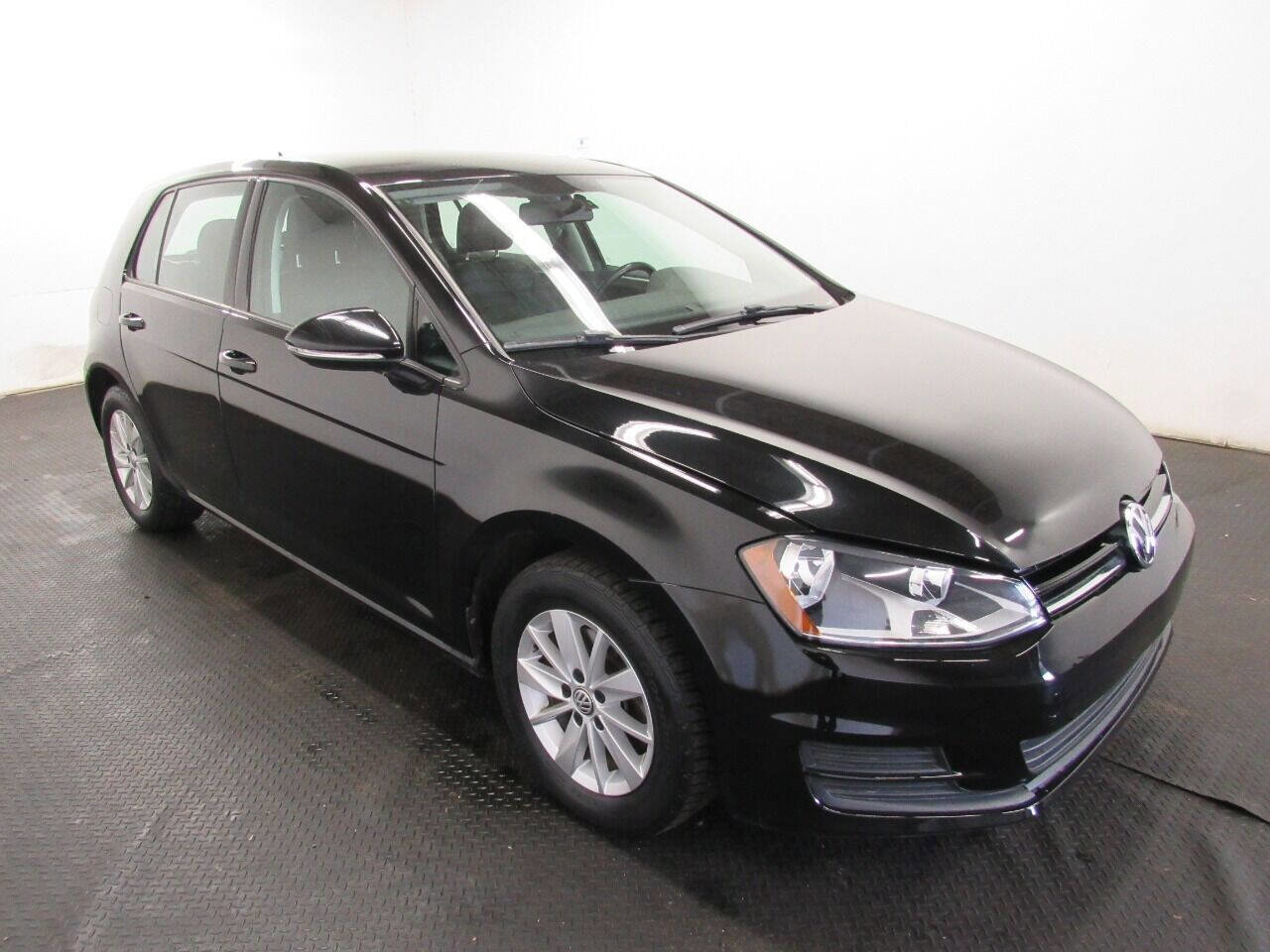 Used 2015 Volkswagen Golf S image 3