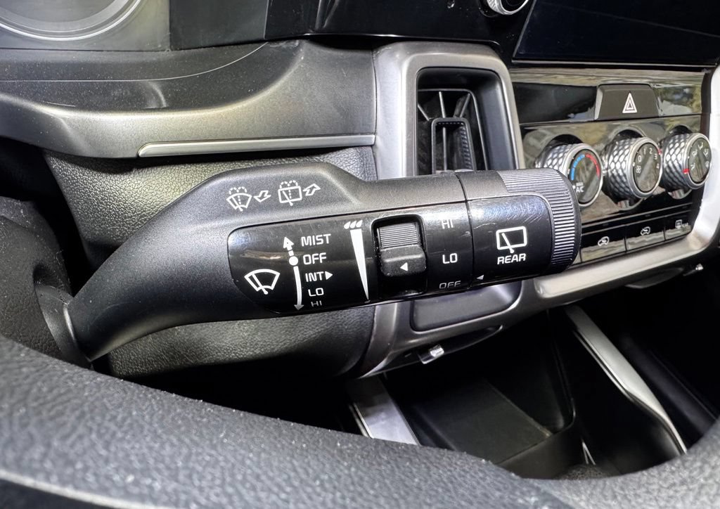 Used 2023 Kia Sorento LX AWD/4WD image 25