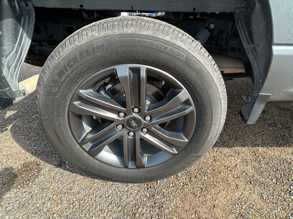 Used 2022 Ford F150 Lariat w/ Max Trailer Tow Package AWD/4WD image 8