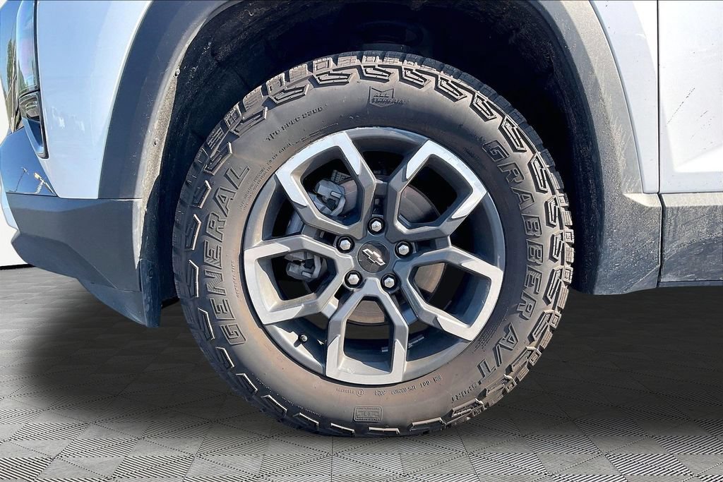 Used 2025 Chevrolet Equinox ACTIV w/ Safety and Technology Package AWD/4WD image 34